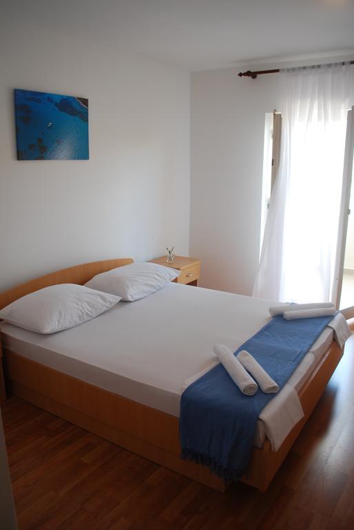Lokunja Bed&Breakfast Паг Номер фото