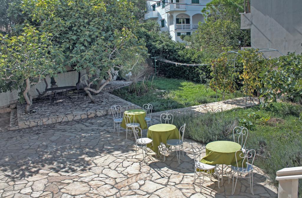 Lokunja Bed&Breakfast Паг Екстер'єр фото